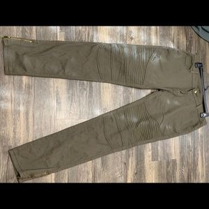 camo green skinny jeans!